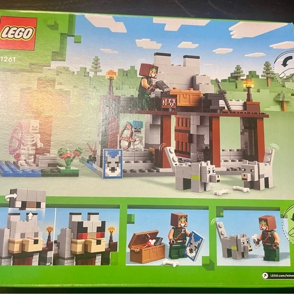 New Fortress Playset with Wolf's Head - Picture 4 of 4